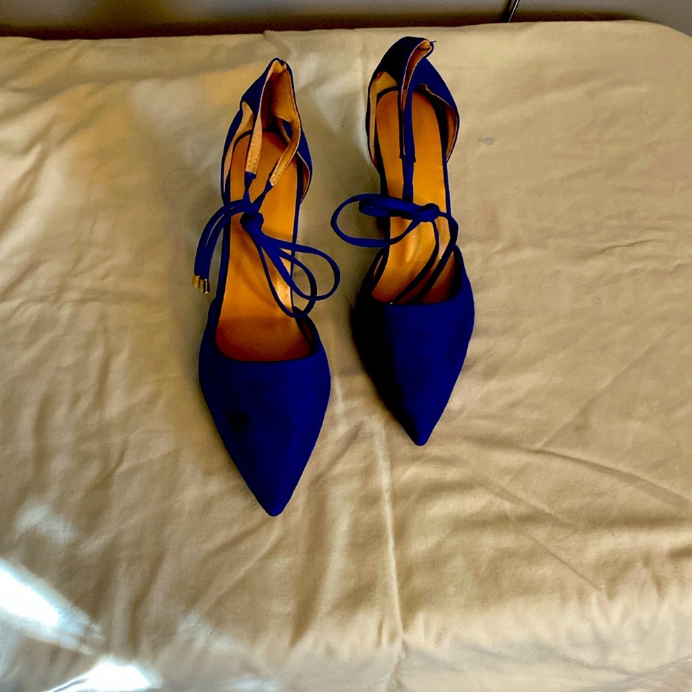 Ladies suede blue pumps